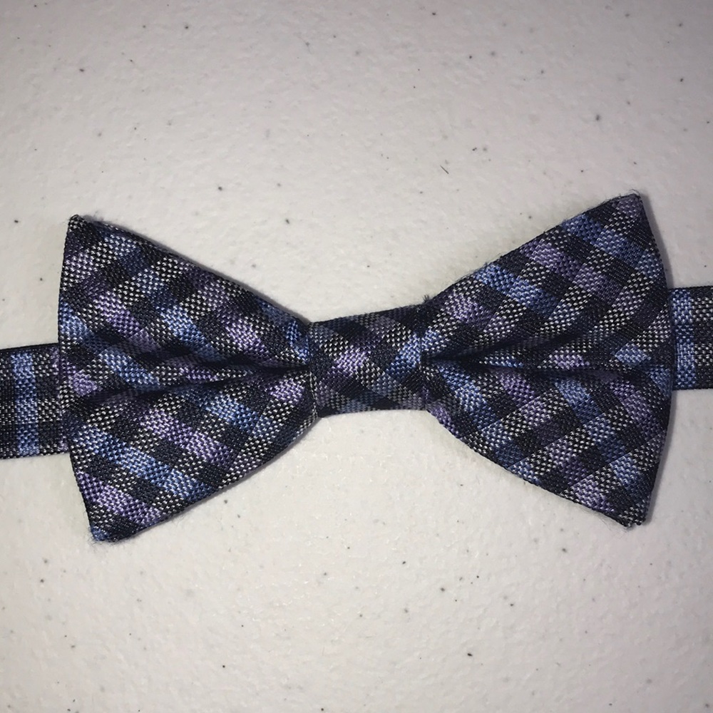 Van Heusen, Bow Tie, Like New, %100 Silk, Plaid Design